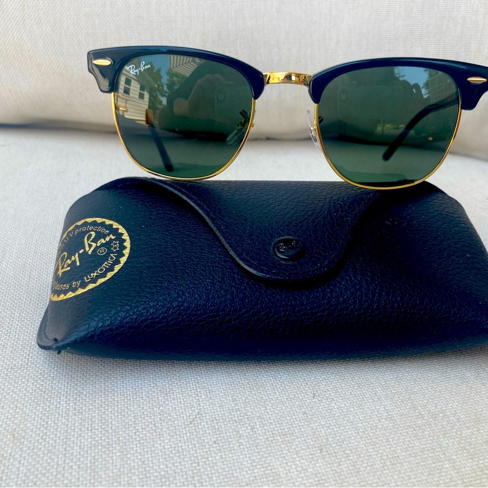 Women’s Rayban Clubmaster sunglasses Medium in polished black with green lenses